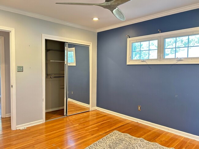 Building Photo - 1129 Meridian Dr