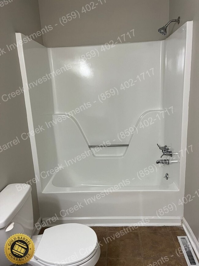 Building Photo - 2-Bed 1.5-Bath Townhome