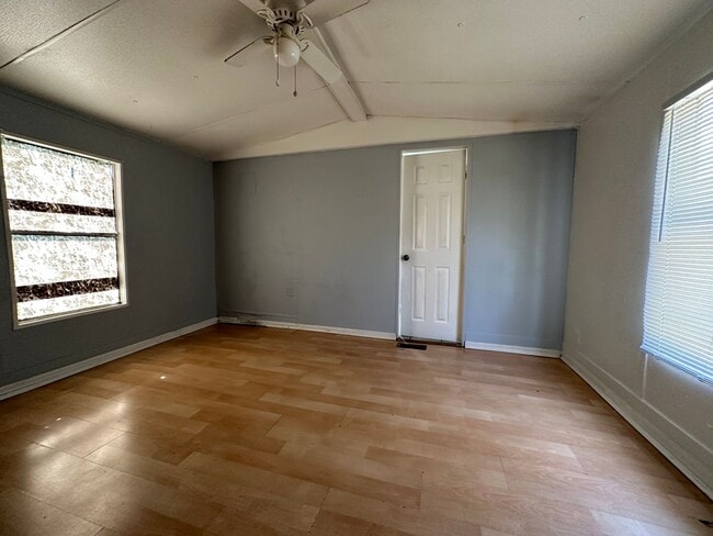 Building Photo - 3/2 Mobile Home  Dover