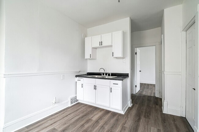 Building Photo - 3180 N 15th St