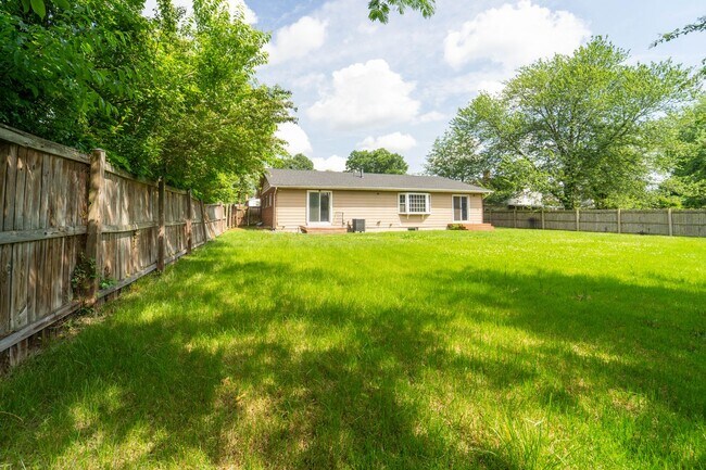 Building Photo - 5 BD 3 BA Oxon Hill, MD home is ideal for ...