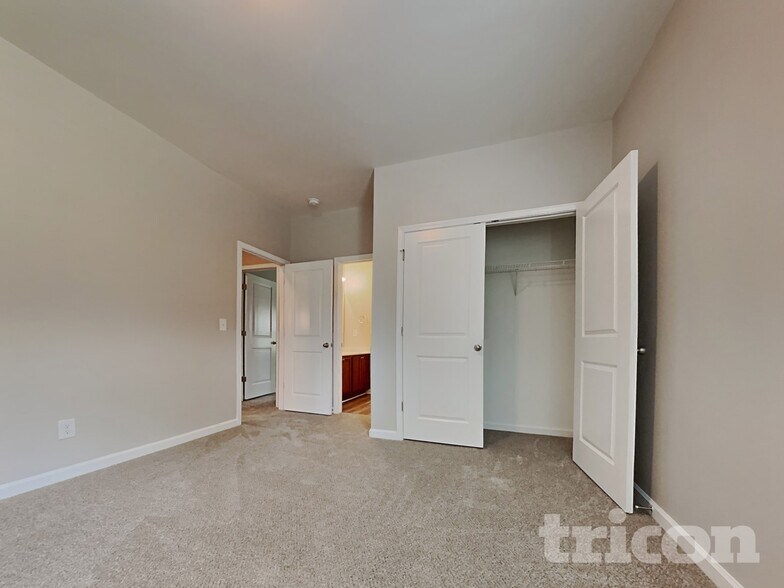 Building Photo - 30 Fernwood Ct