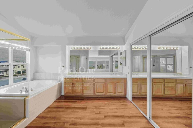 Building Photo - Beautiful Home in Peacock Creek