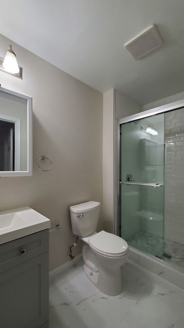 Building Photo - Beautifully Renovated 2 Bedroom, 2 Full Ba...
