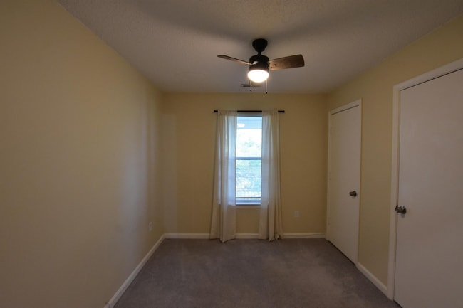 Building Photo - Spacious and Sunlit 2BR/2BA Condo with Por...