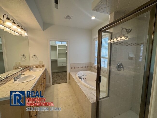 Building Photo - Copper Canyon 3 Bedroom Home