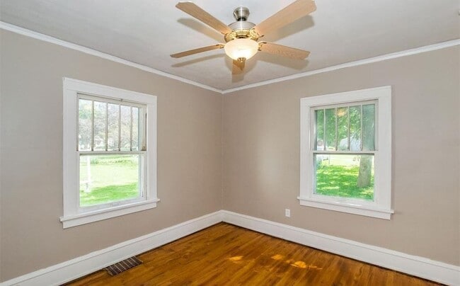 Building Photo - 1050 17th St NE