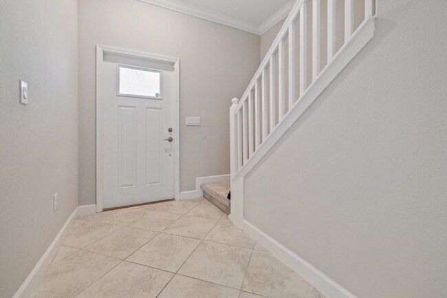 Building Photo - "Spacious 4-Bed Oasis with Granite Charm in Lutz!"In a gated community with 2 Cars garage