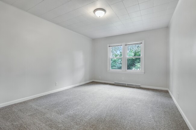 Building Photo - 3728 Standish Ave