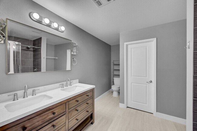 Building Photo - Charming 3-Bedroom Two-Story Home in Gated...