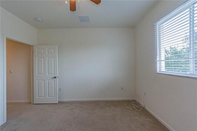 Building Photo - 2563 Stockbridge Square SW