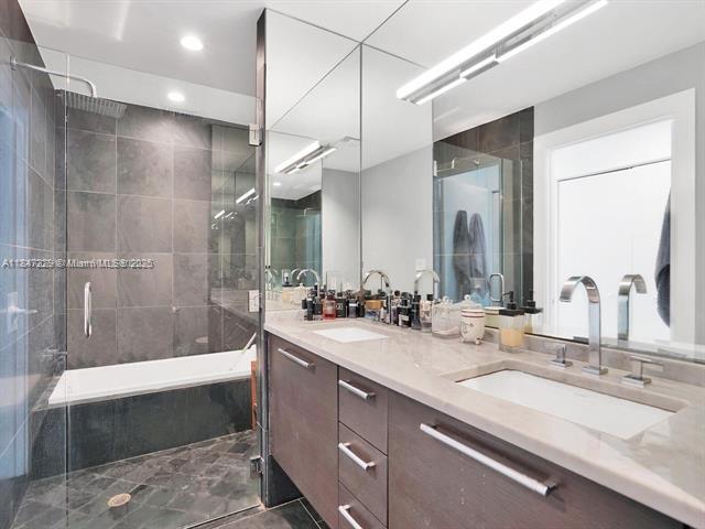 Building Photo - 900 Biscayne