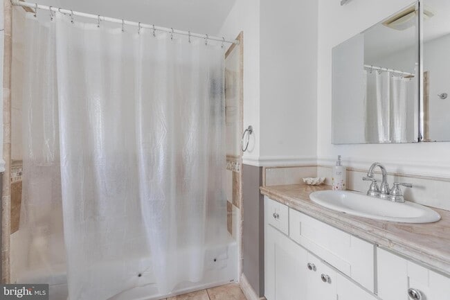 Building Photo - 1700 Chester Mill Rd