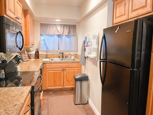 Building Photo - 3200 S Litzler Dr