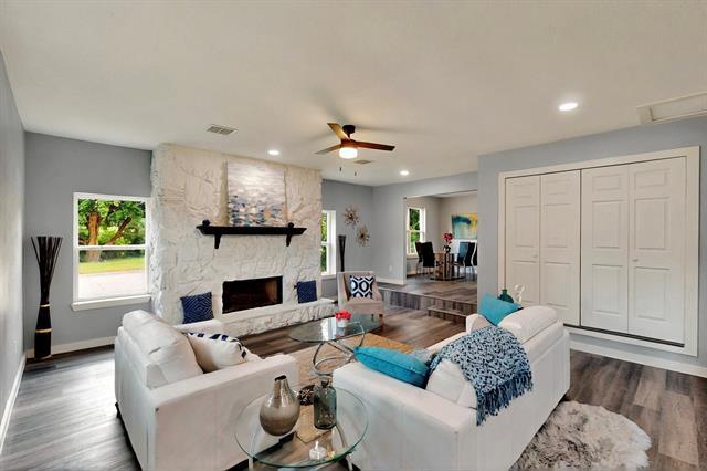 Building Photo - 1425 Oakhill Dr