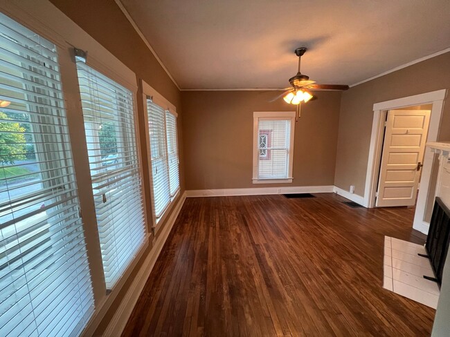 Building Photo - Beautiful house for rent!