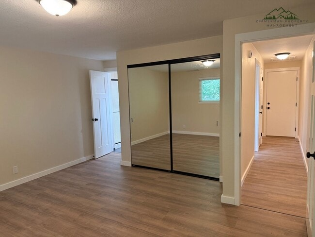 Building Photo - Updated Churchill 3 bedroom 2 bathroom Home