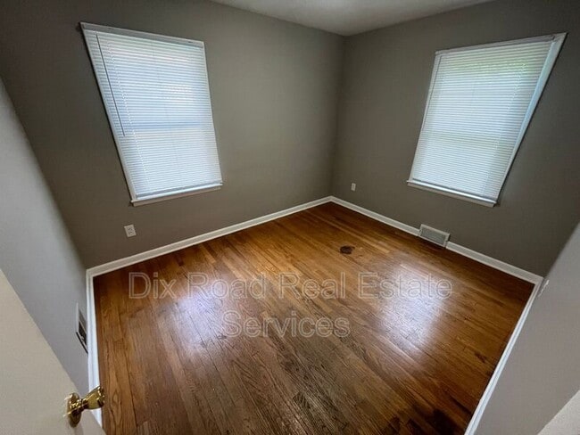 Building Photo - 609 Gladys Dr