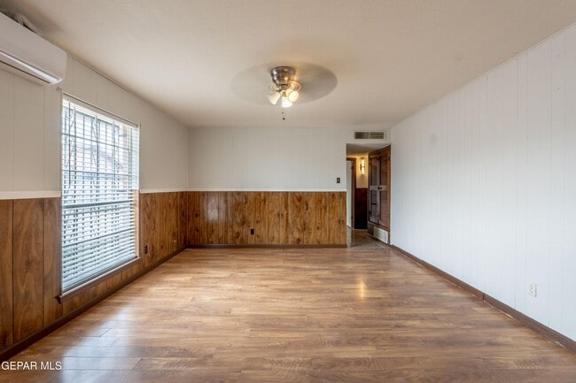 Building Photo - 921 Wier Ln