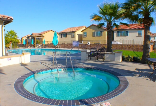 Building Photo - Hyde Park Gated Community with Resort Like Amenities