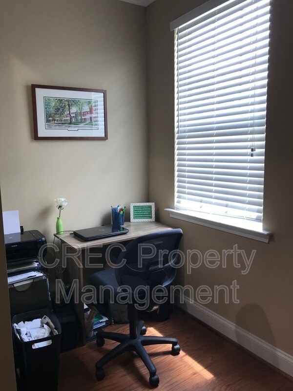 Building Photo - 4055 Hartland St