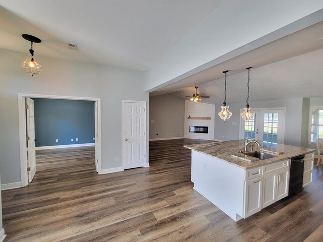 Building Photo - 3808 Saber Tooth Cir