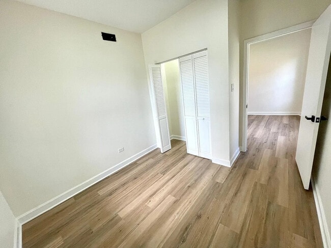 Building Photo - 5623 S Prairie Ave