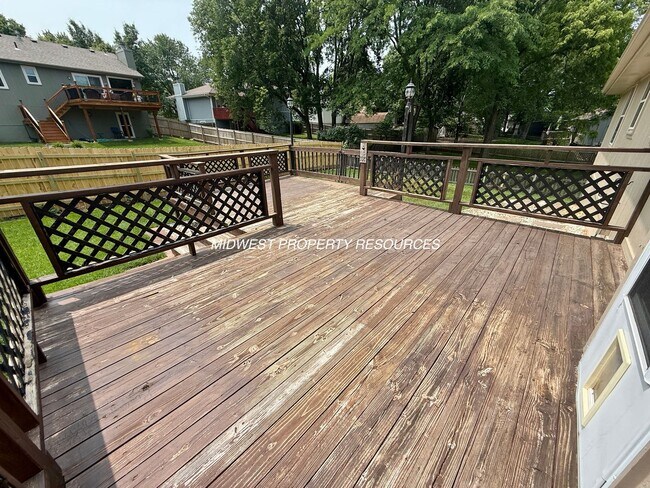 Building Photo - 2421 NE Carousel Cir