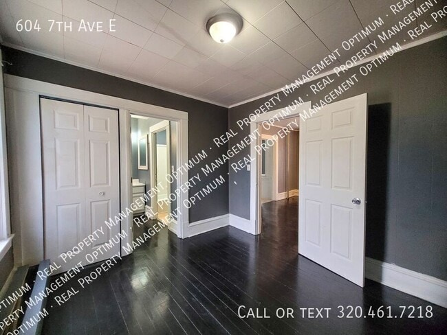 Building Photo - 604 7th Ave E