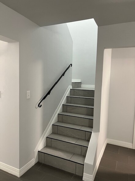 Stairwell New Tile, Grout, Baseboard, Molding, Freshly Painted - 4444 E Belleview St