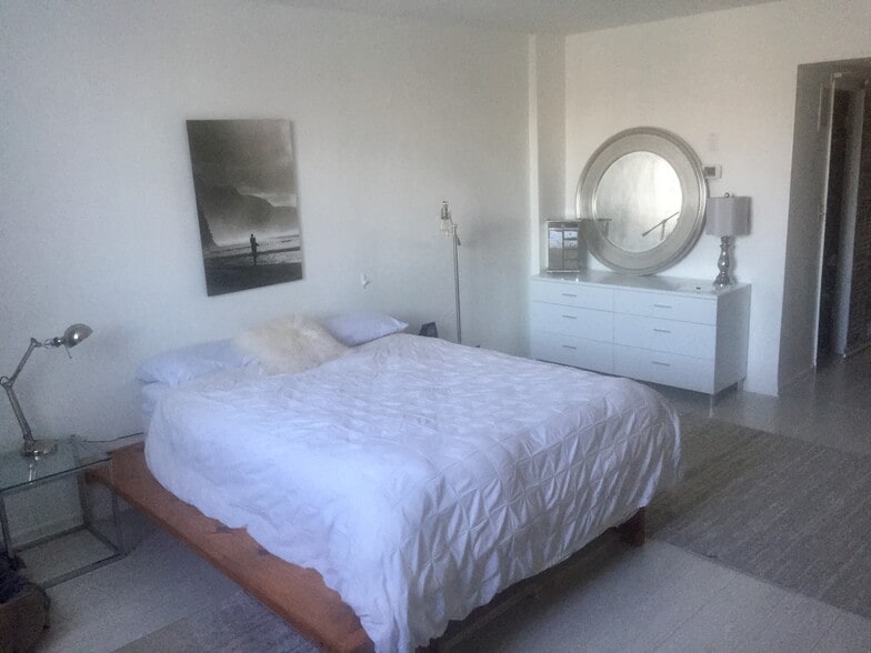 Main bedroom with 3 walk in closets - 19390 Collins Ave