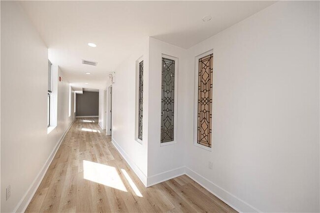 Building Photo - 232 3rd Ave