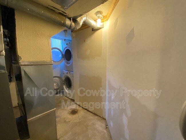 Building Photo - 260 N 7th St