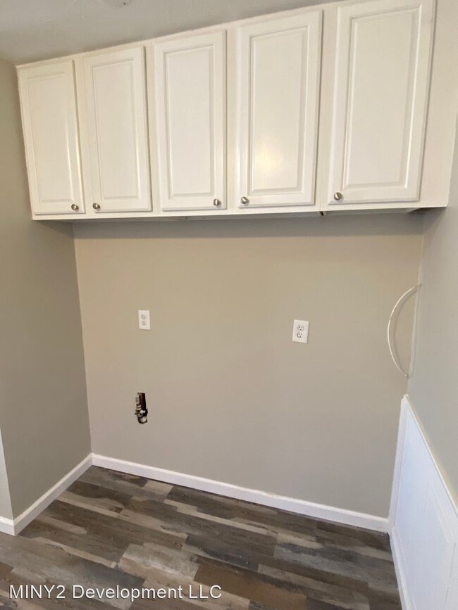 Building Photo - 3 br, 1 bath House - 14212 McGuire St.