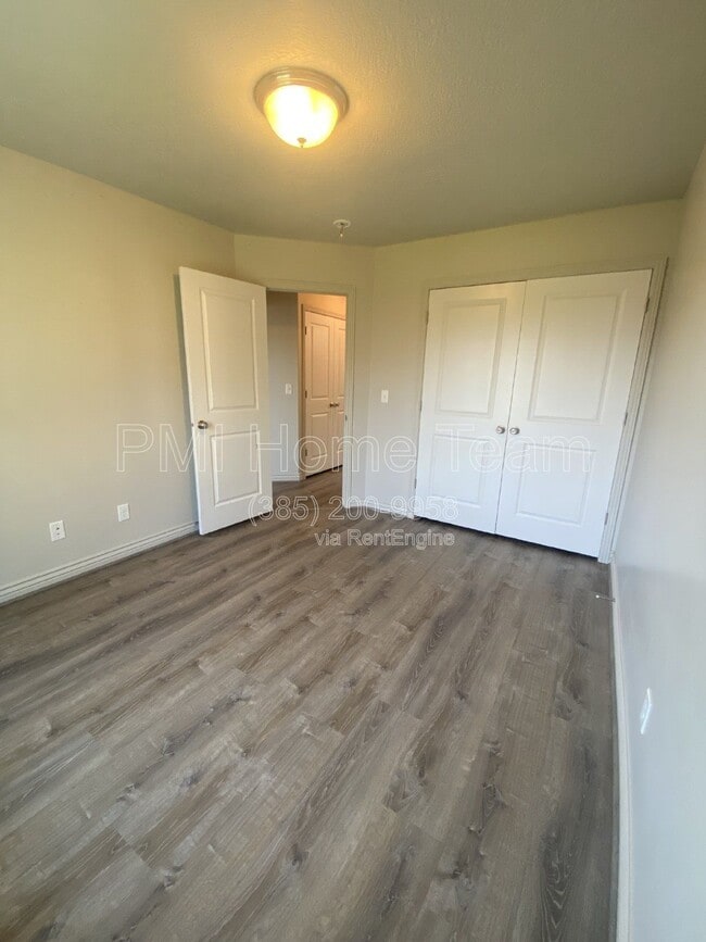 Building Photo - 690 N 1775 W