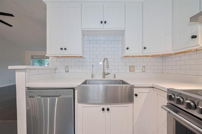 Building Photo - 3407 Hillstone Dr