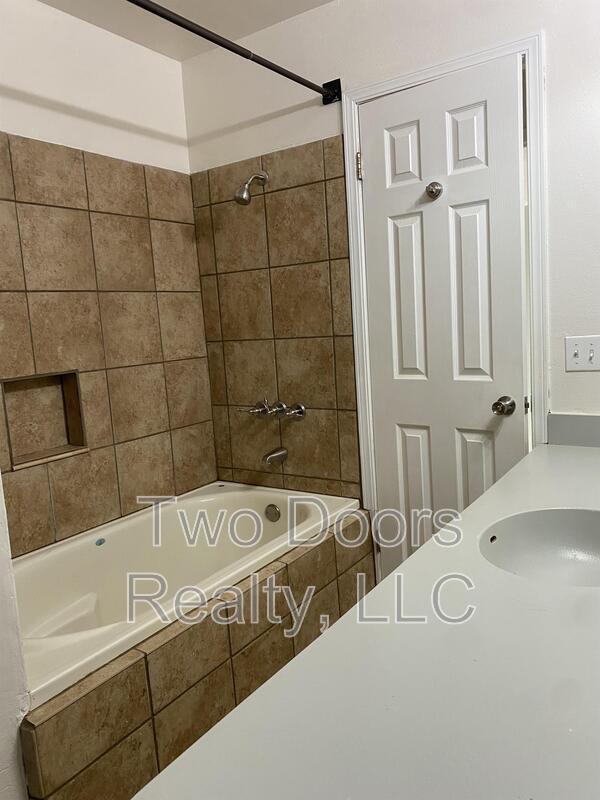 Building Photo - 304 Linda Ln