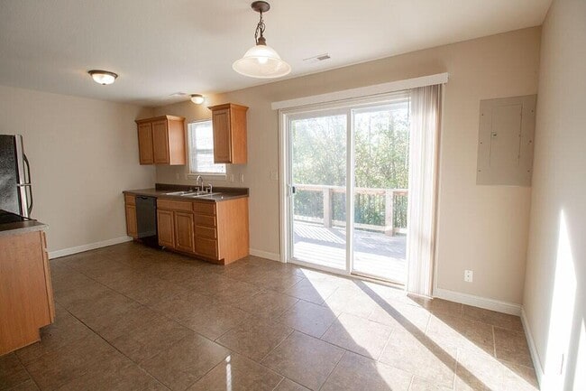 Building Photo - 4718 Dehaven Dr