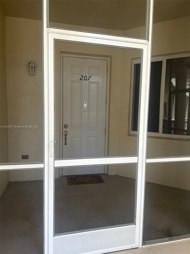 Building Photo - 3500 Oaks Clubhouse Dr
