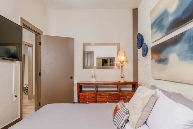 Building Photo - 101 Algoma Blvd