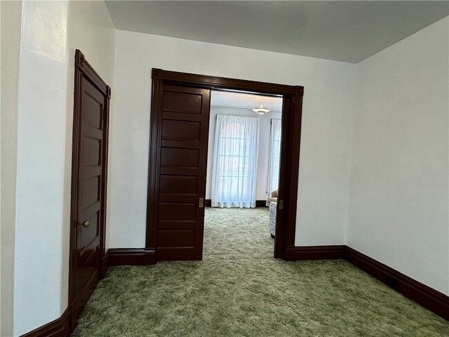 Building Photo - 407 Fallowfield Ave