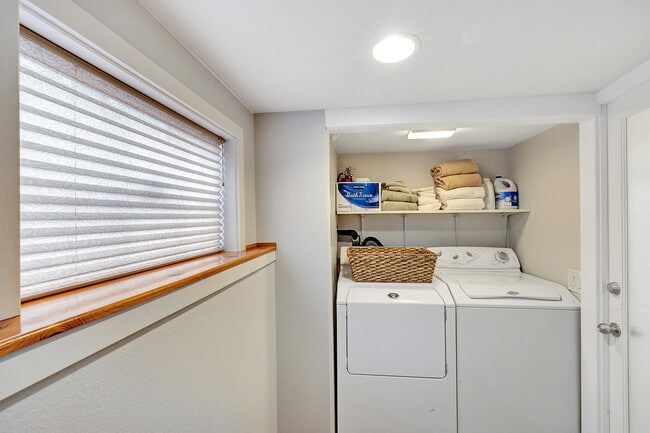 Building Photo - 7911 5th Ave NE