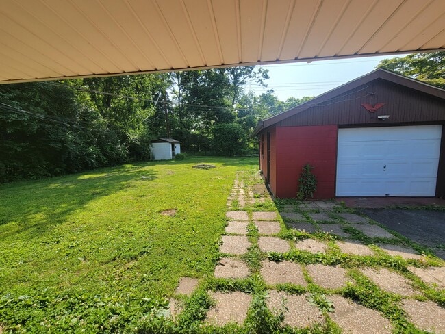 Building Photo - 1550 Bluebird Ln