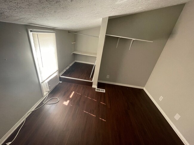 Building Photo - $750 a month - 4 bed, 2 bath apartment - the price is for whole unit, not per bedroom