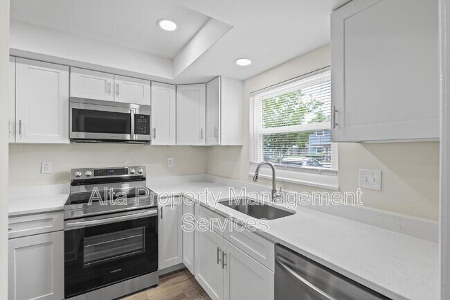 Building Photo - 11359 Bedford Oaks Dr