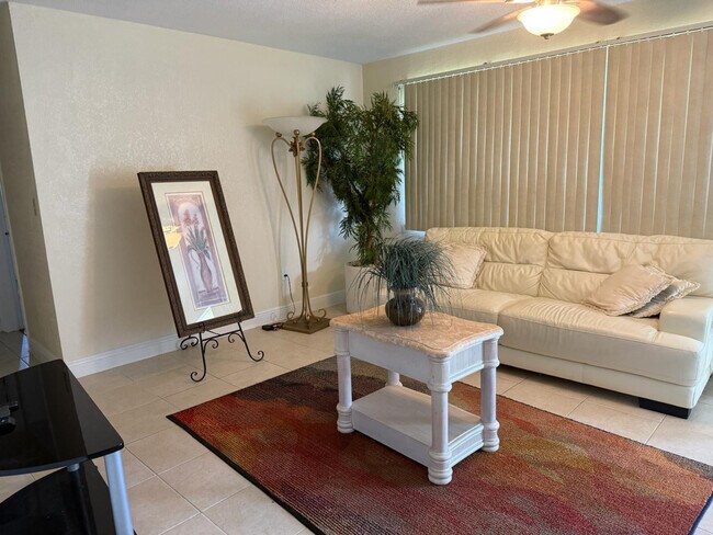 Building Photo - 5839 NW 16th St