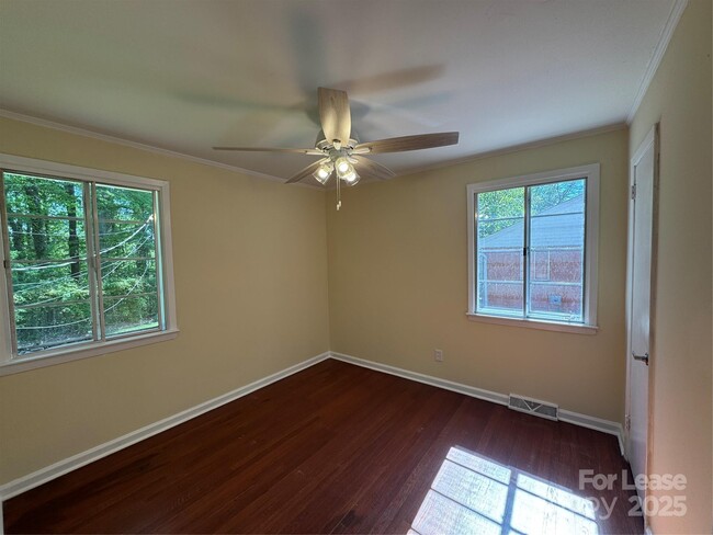 Building Photo - 3122 Marlborough Rd