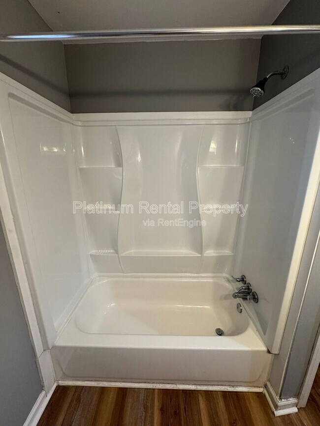 Building Photo - 97 Benson St