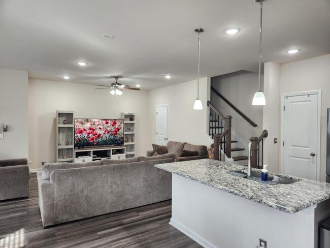 Building Photo - 3707 Feltham Ln