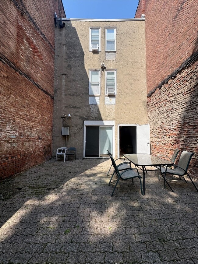 Building Photo - 130 Washington St